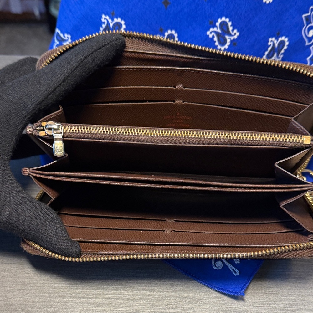 Louis Vuitton Damier Ebene Long Wallet with Leopard Heart Keychain - Picture 6 of 13